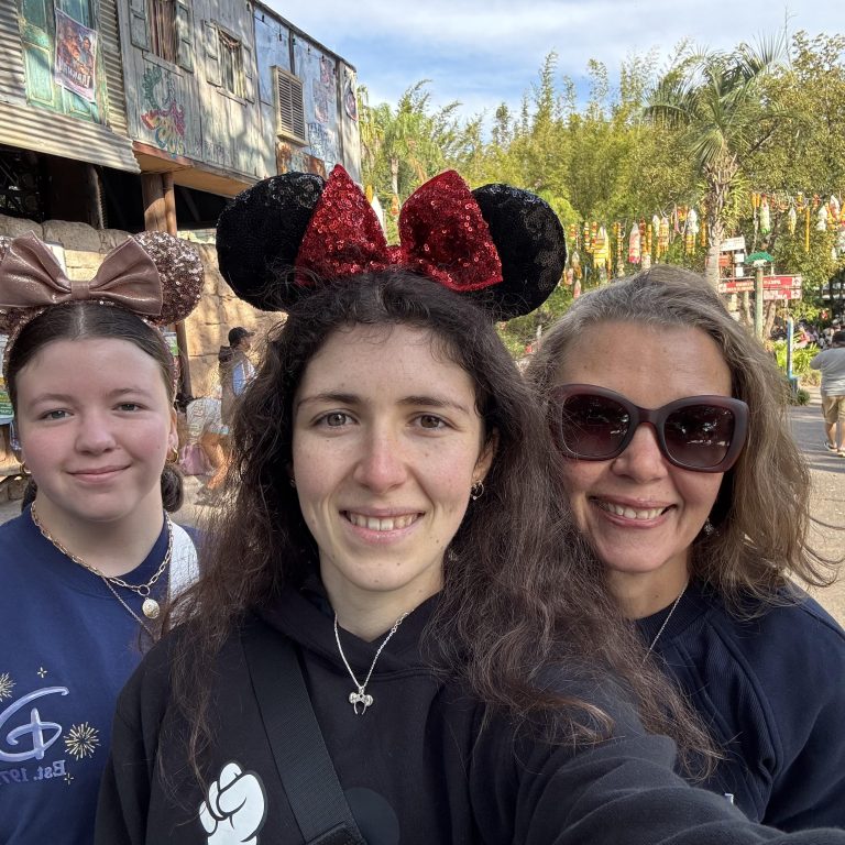 Disney Traveling Trio Family 2025